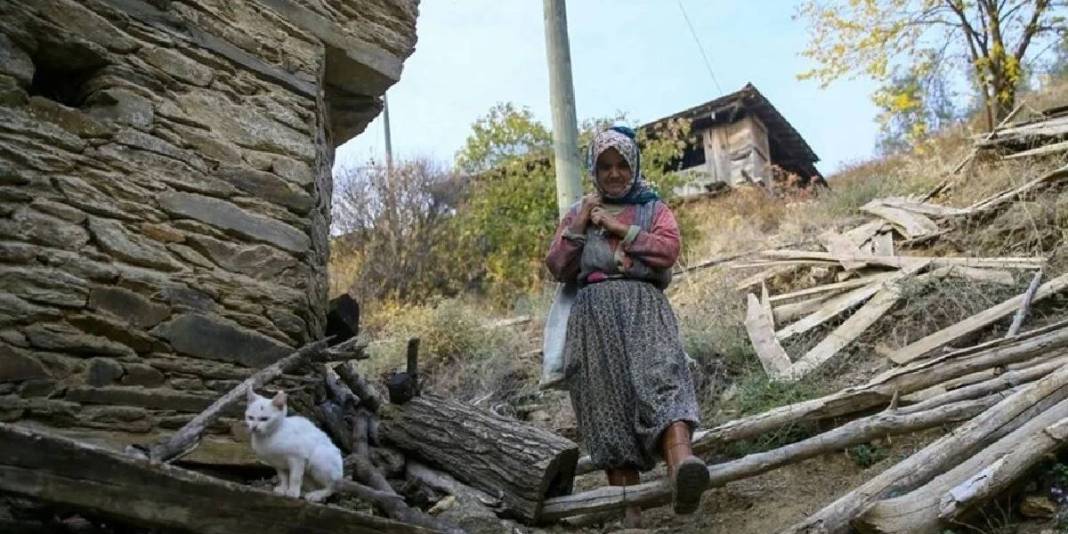 Haritada bir hayalet gibi duran köy! Karanlıkta fısıldayan, aydınlıkta ürküten evlerle dolu… Burası Türkiye’de… 5